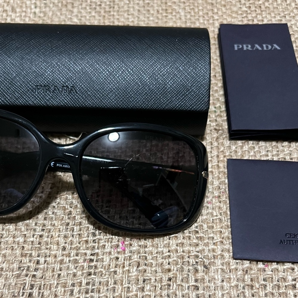 Prada sunglasses - Picture 3 of 9